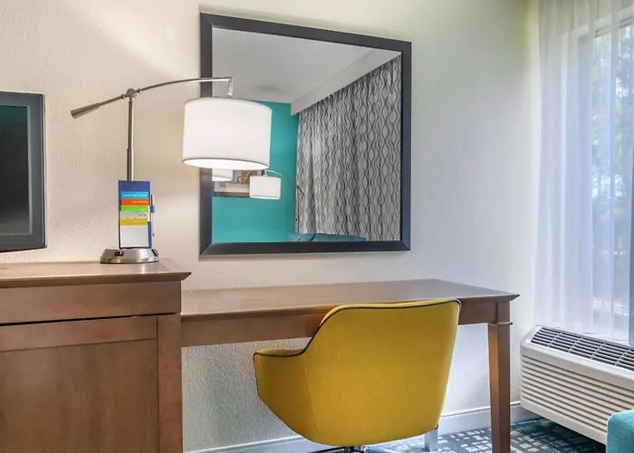 Hampton Inn Adel